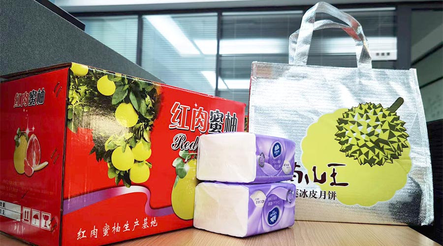 迎中秋 送關懷！金環(huán)電器給員工們派發(fā)中秋禮包